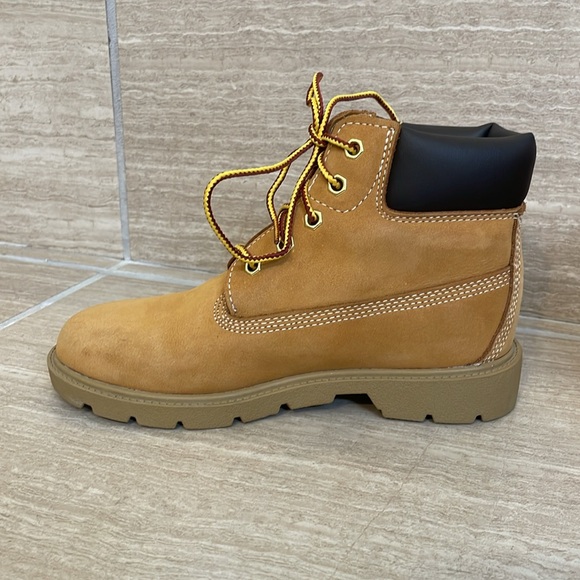 TIMBERLAND UEC Boys Size 2 Classic Waterproof Boots Wheat Lace-up non-marking - Picture 2 of 12